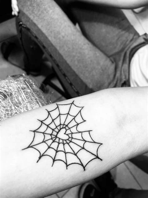 tatuaje de araña en el brazo|Las mejores 140 ideas de telaraña tattoo en 2024